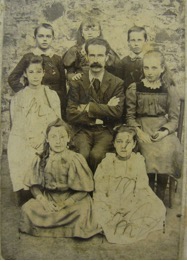 Headmaster of Bishopsteignton Primary School and children WW1