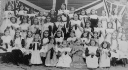 Bishopsteignton Primary School knitting socks for soldiers in WW1