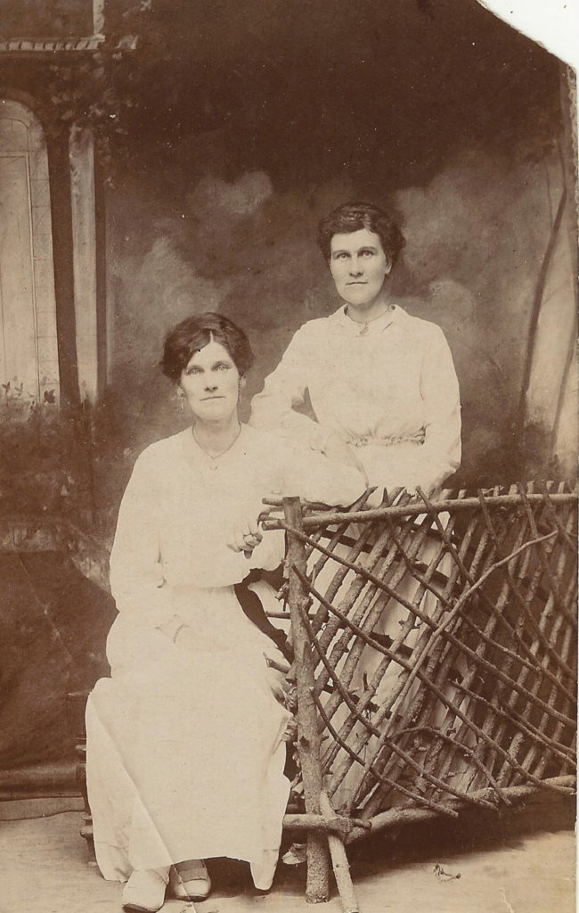 Nan Dilley and cousin Rose 1918