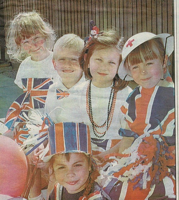 Teignmouth kids in costume for VE-Day 1995