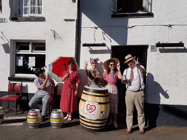 Photograph of Smith family outside Old Commercial Inn, Bishopsteignton