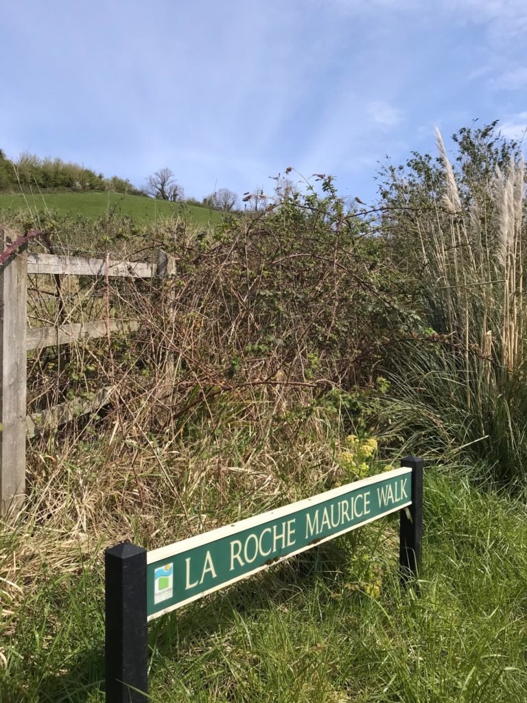 La Roche Maurice Walk Sign