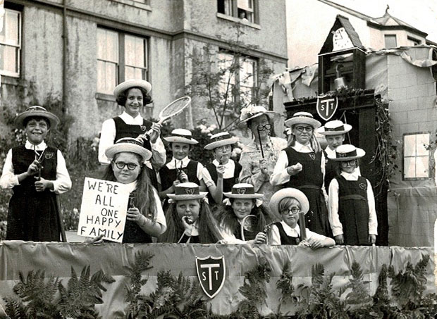 Quantick family carnival float