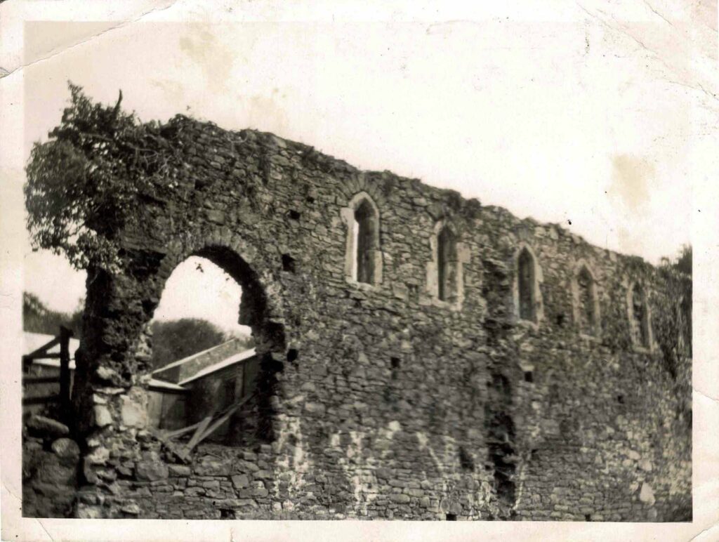 Photograph of Bishop's Palace ruins, Bishopsteignton, c. 1910.