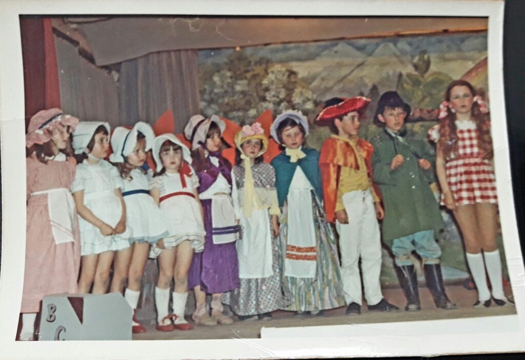 Bishopsteignton Childre's Theatre cast of Wizard of Oz, 1972/3