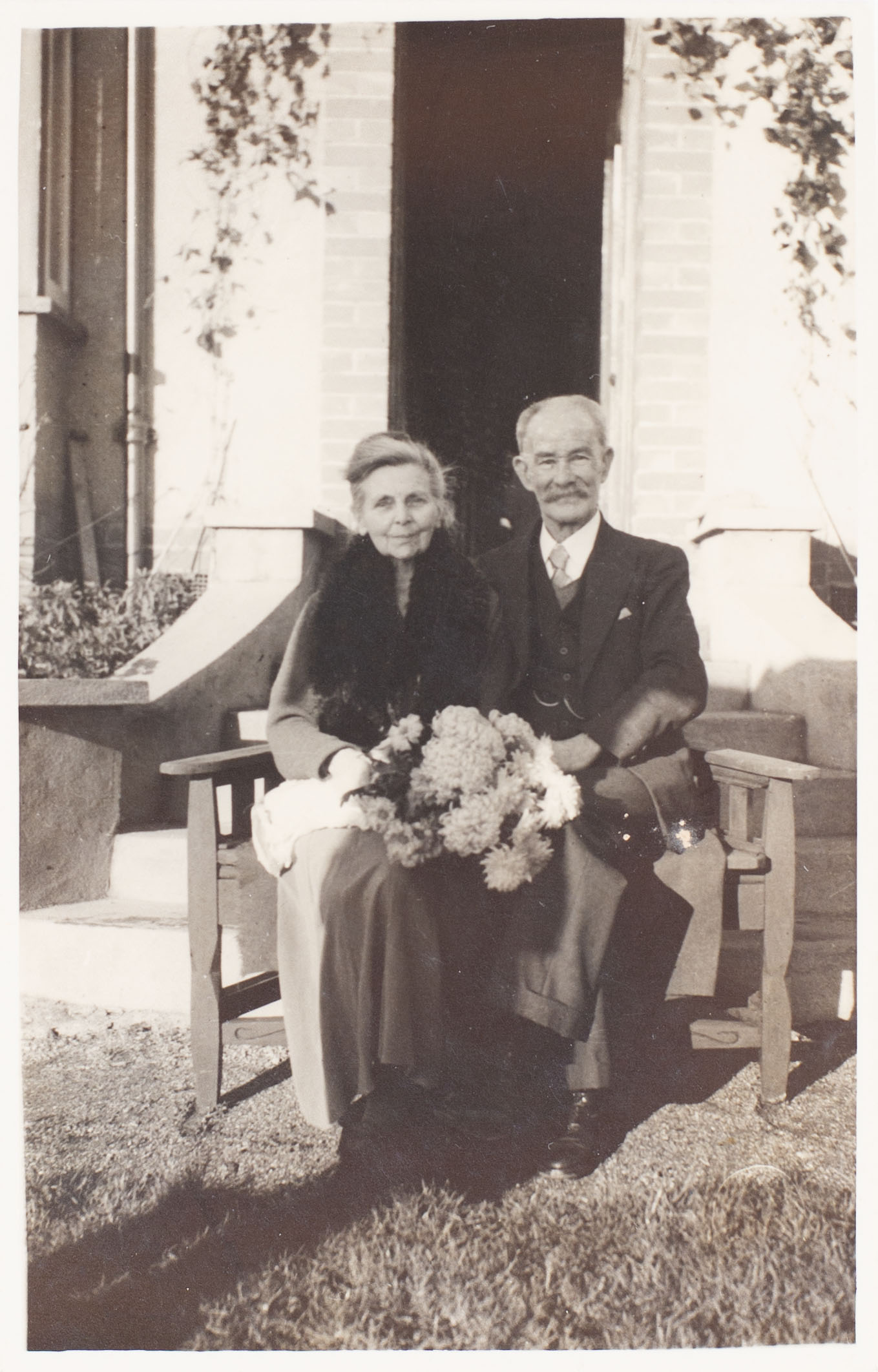 Photograph of Clifford Wallis and Eleanor Wallis née Swain front