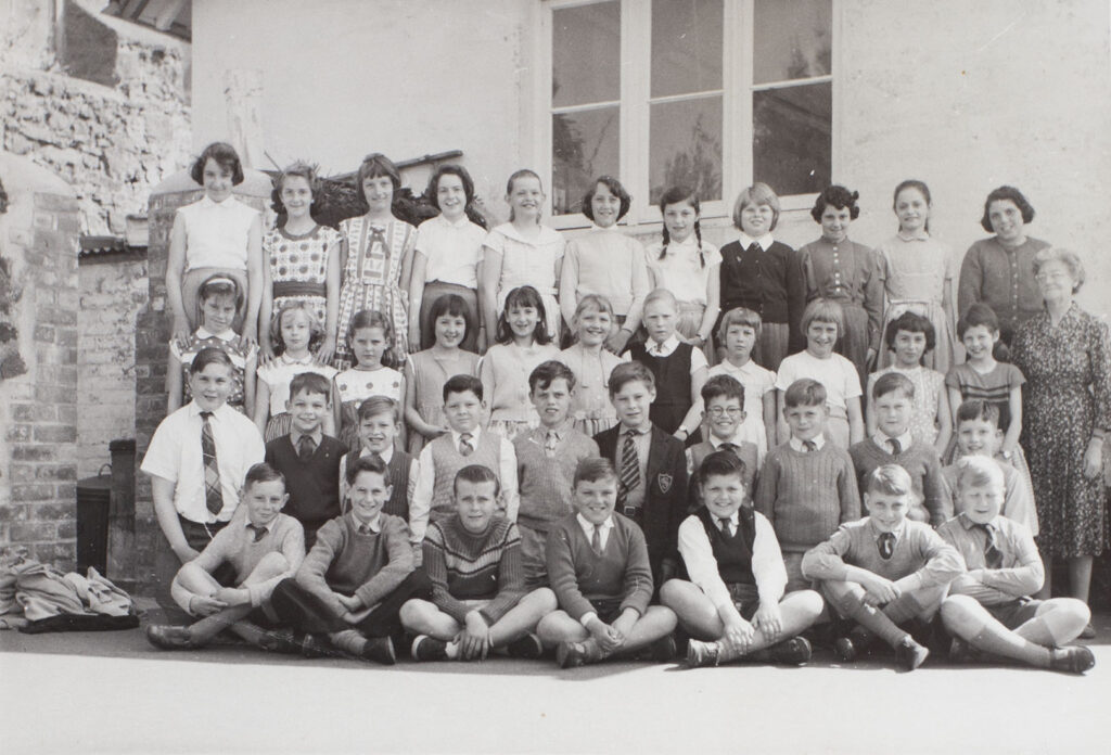 Photograph of Bishopsteignton School children