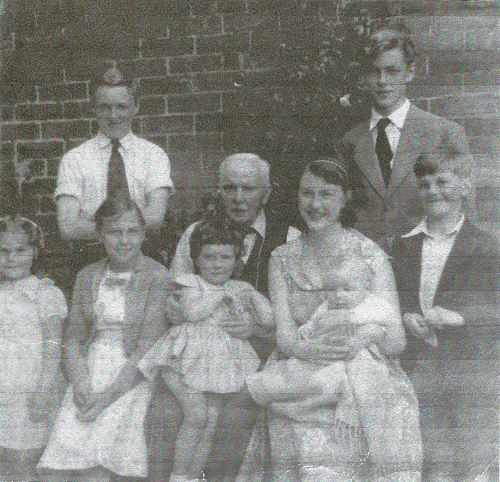 Sidney Skinner with his grandchildren