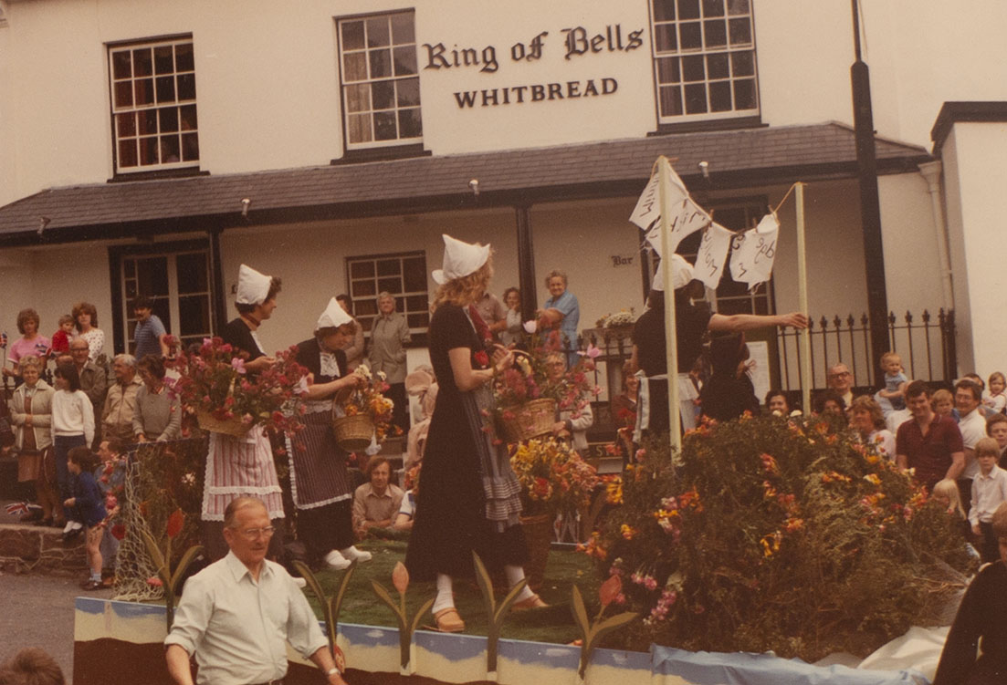 Photograph of a Float in the Bishopsteignton Carnival