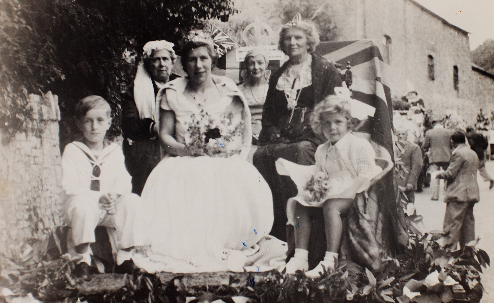 Photograph of the 'Royals through the Years' float at the Bishopsteignton Carnival 1954