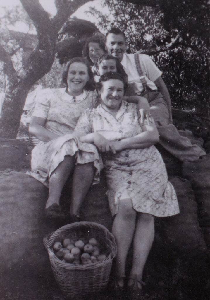 Photograph of named persons who lived in Bishopsteignton