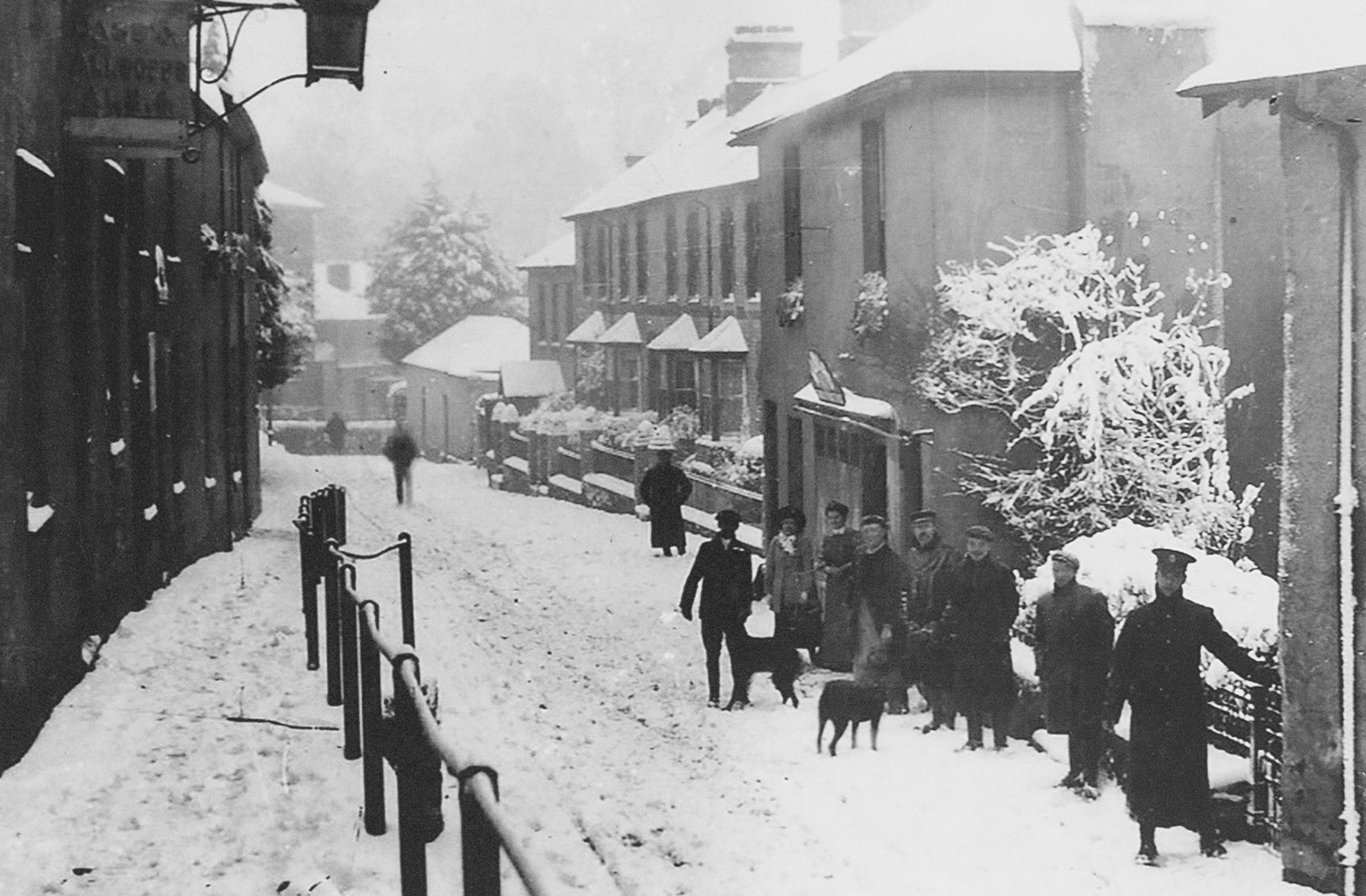Photograph of Fore Street, Bishopsteignton in the snow