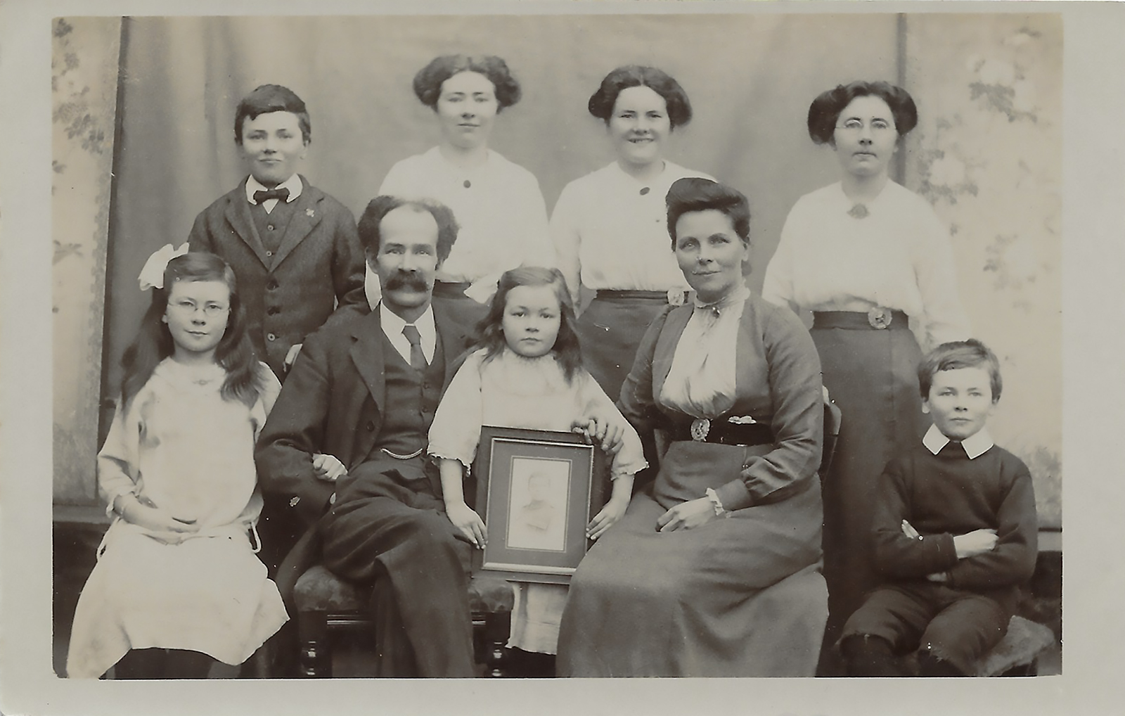 Wallis family photo after Clifford junior's death WW1