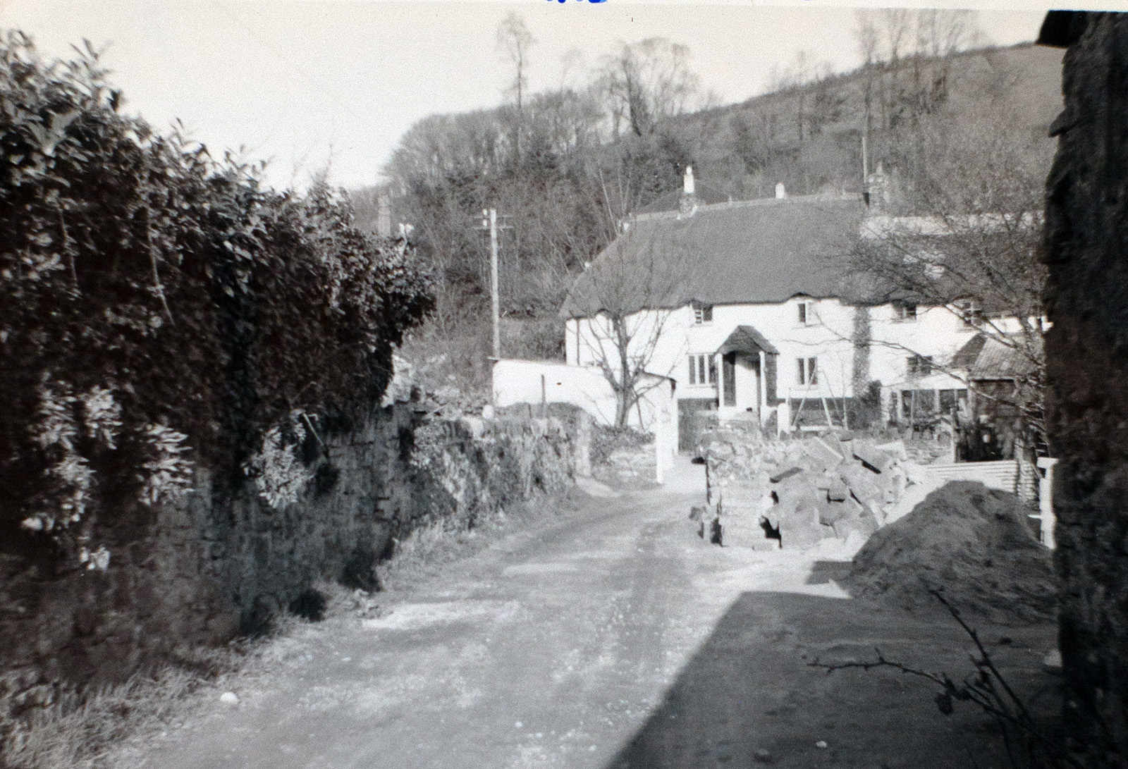 Photograph showing Bishopsteignton thatched cottages - Spinnaker Cottage and Mary's Cottage