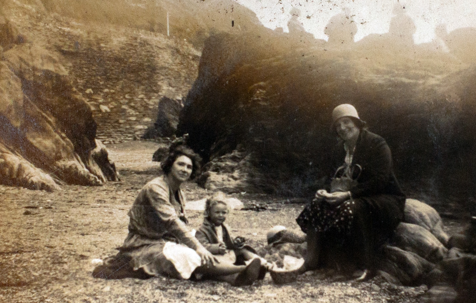 Photograph shows Grace and Molly Coombe