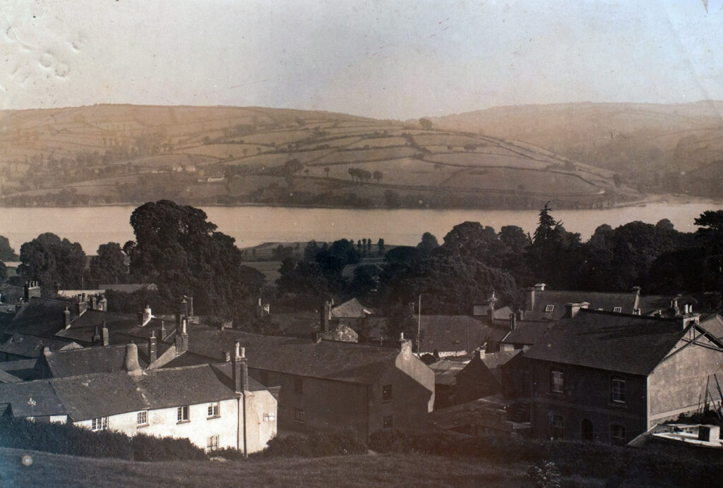 Photograph of Bishopsteignton Village and River