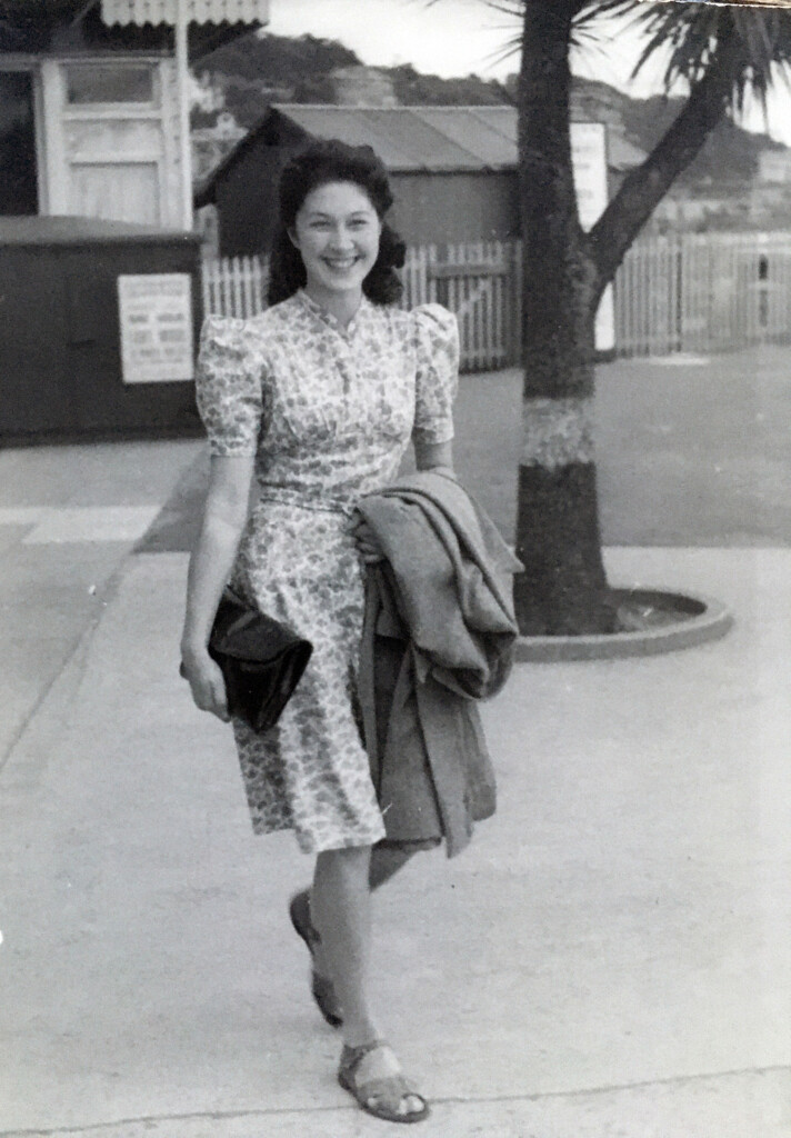 Photograph of Mary Overill (nèe Bovey) in the fashion of the 40s